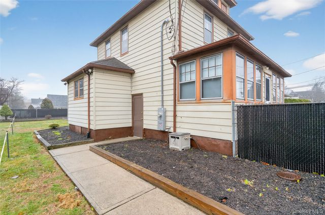 40 E 24th Street, Huntington Station, NY 11746