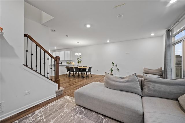 706 Springside Court, Oswego, IL 60543