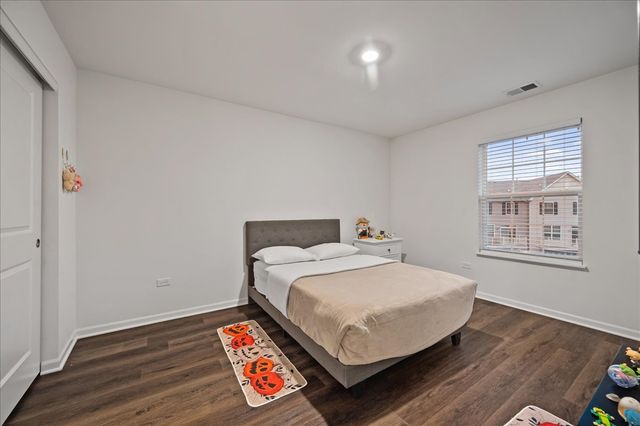 706 Springside Court, Oswego, IL 60543