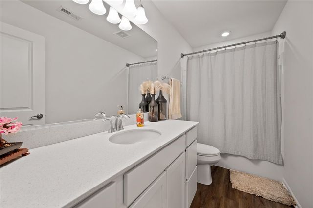 706 Springside Court, Oswego, IL 60543