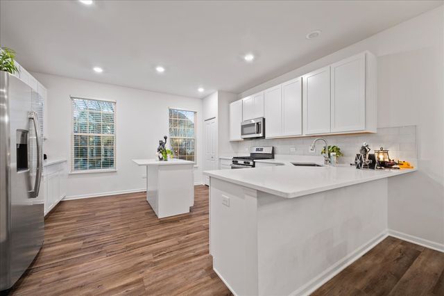 706 Springside Court, Oswego, IL 60543