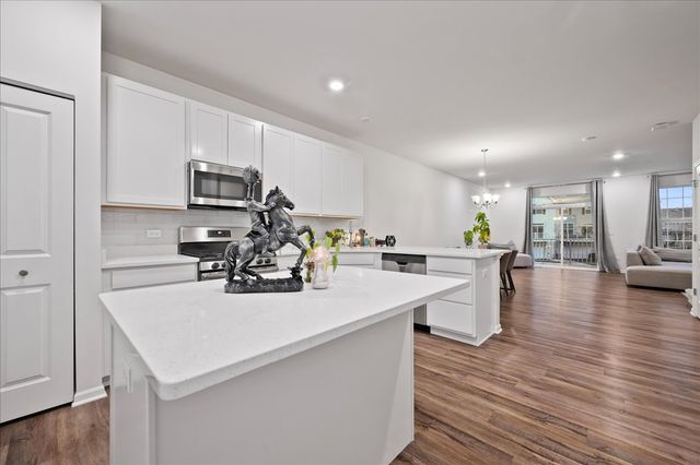 706 Springside Court, Oswego, IL 60543