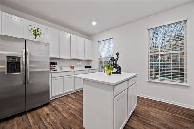 706 Springside Court, Oswego, IL 60543