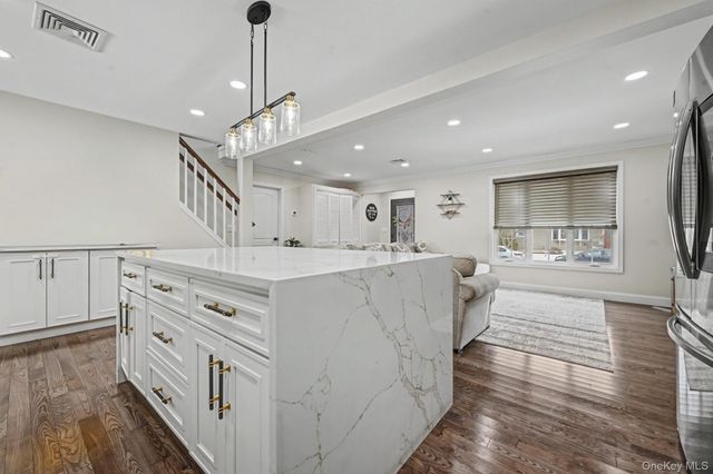 99 Kuhl Avenue, Hicksville, NY 11801