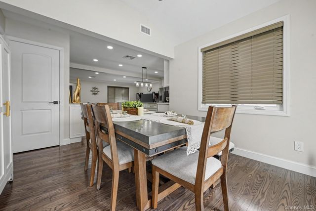 99 Kuhl Avenue, Hicksville, NY 11801