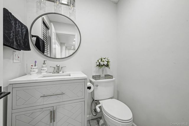 99 Kuhl Avenue, Hicksville, NY 11801