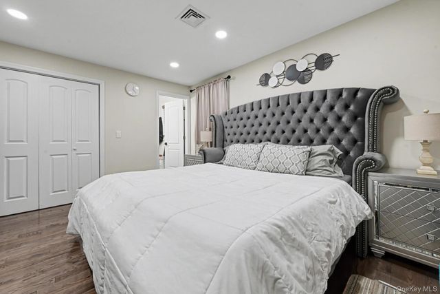 99 Kuhl Avenue, Hicksville, NY 11801