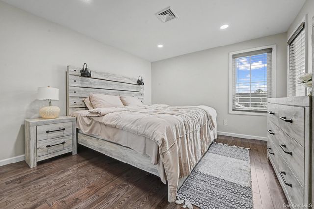 99 Kuhl Avenue, Hicksville, NY 11801