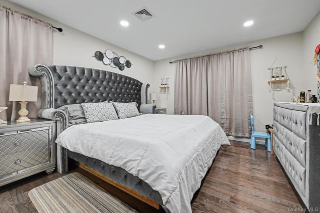 99 Kuhl Avenue, Hicksville, NY 11801