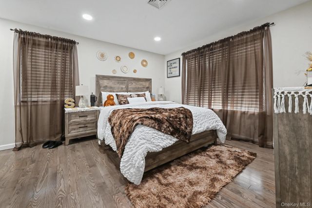 99 Kuhl Avenue, Hicksville, NY 11801