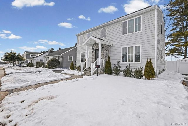 99 Kuhl Avenue, Hicksville, NY 11801