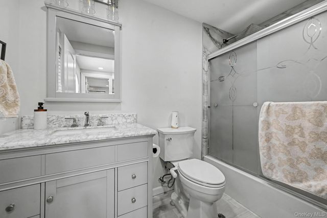 99 Kuhl Avenue, Hicksville, NY 11801