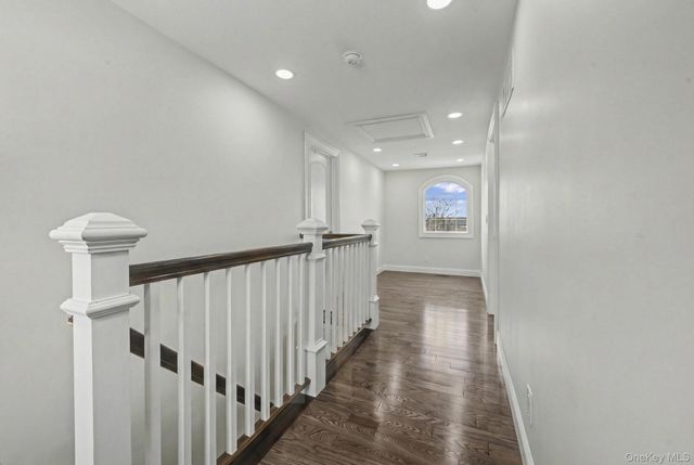 99 Kuhl Avenue, Hicksville, NY 11801