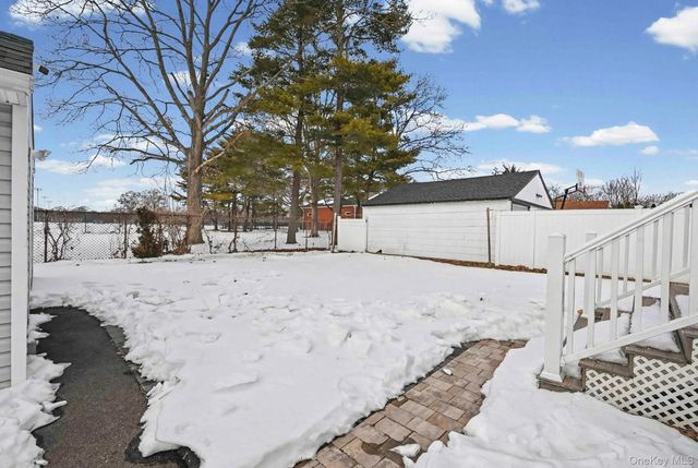 99 Kuhl Avenue, Hicksville, NY 11801