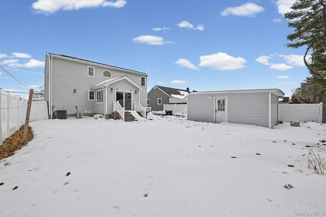 99 Kuhl Avenue, Hicksville, NY 11801