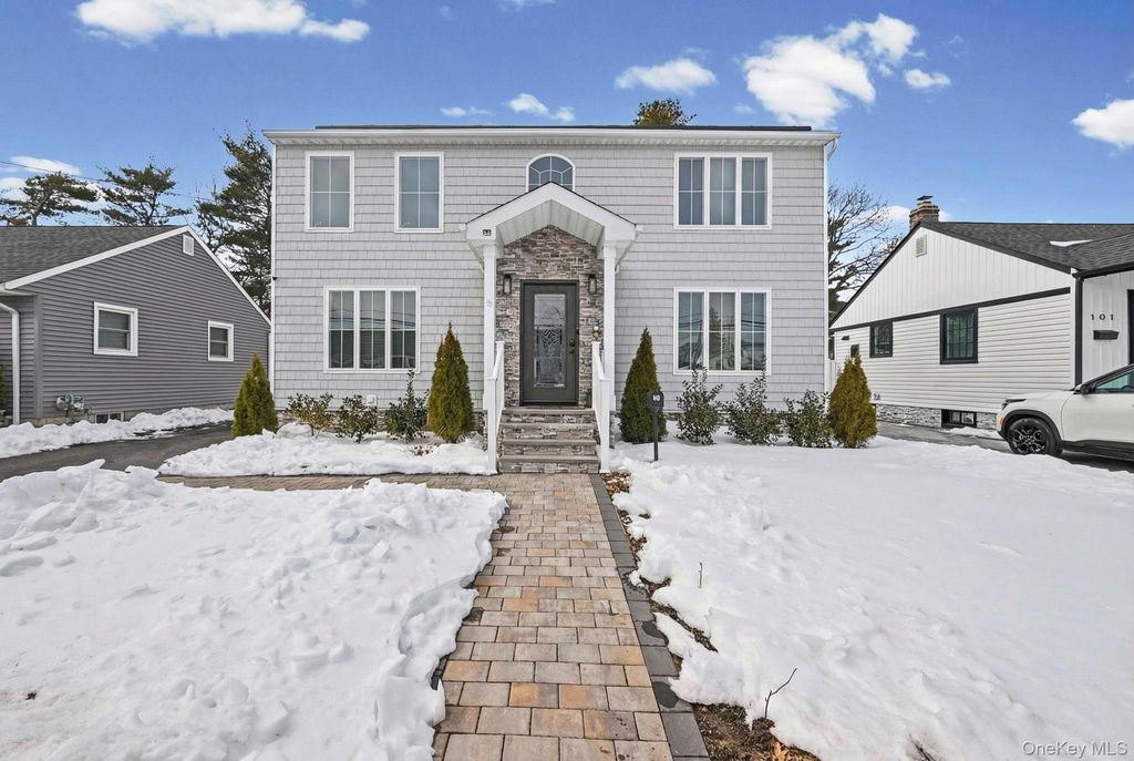 99 Kuhl Avenue, Hicksville, NY 11801