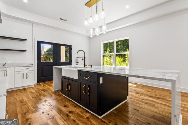 6465 Yacht Club Road, Flowery Branch, GA 30542