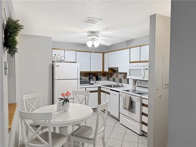 728 Beverage Hill Avenue 6, Pawtucket, RI 02861