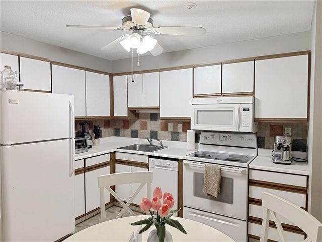 728 Beverage Hill Avenue 6, Pawtucket, RI 02861