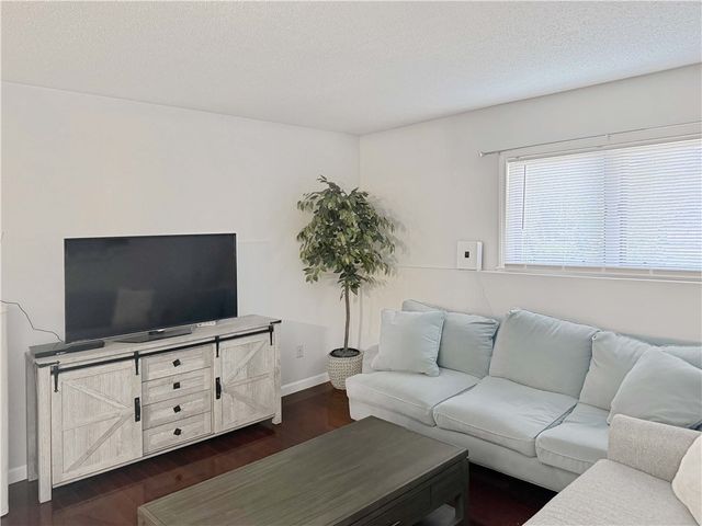 728 Beverage Hill Avenue 6, Pawtucket, RI 02861