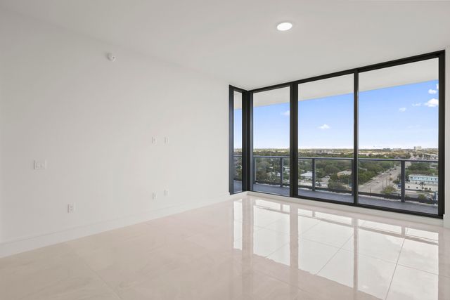 220 Lake Shore Drive 1121, Lake Park, FL 33403