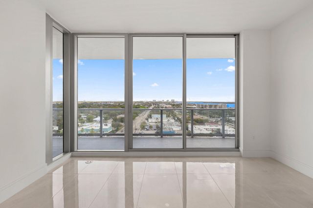 220 Lake Shore Drive 1121, Lake Park, FL 33403