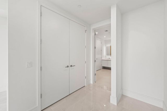 220 Lake Shore Drive 1121, Lake Park, FL 33403