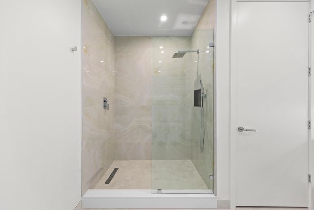 220 Lake Shore Drive 1121, Lake Park, FL 33403