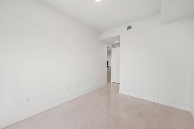 220 Lake Shore Drive 1121, Lake Park, FL 33403