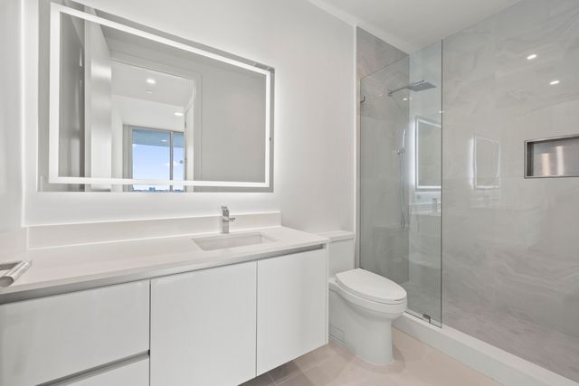 220 Lake Shore Drive 1121, Lake Park, FL 33403