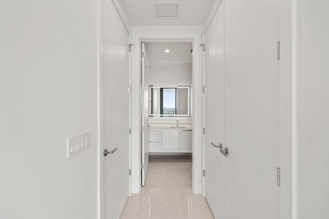 220 Lake Shore Drive 1121, Lake Park, FL 33403