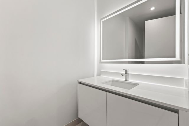 220 Lake Shore Drive 1121, Lake Park, FL 33403