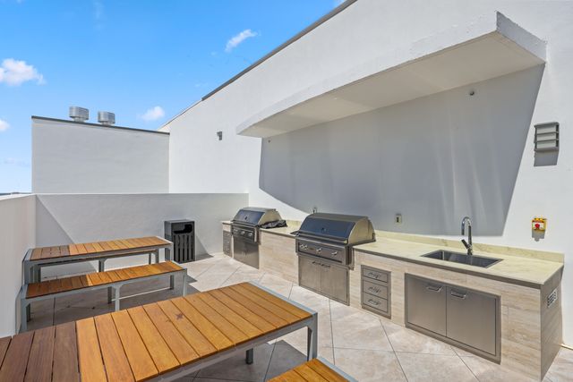 220 Lake Shore Drive 1121, Lake Park, FL 33403