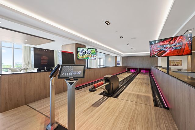 220 Lake Shore Drive 1121, Lake Park, FL 33403