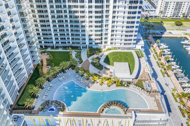 220 Lake Shore Drive 1121, Lake Park, FL 33403