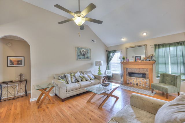 1880 Jackie Lorraine Dr, Clarksville, TN 37042