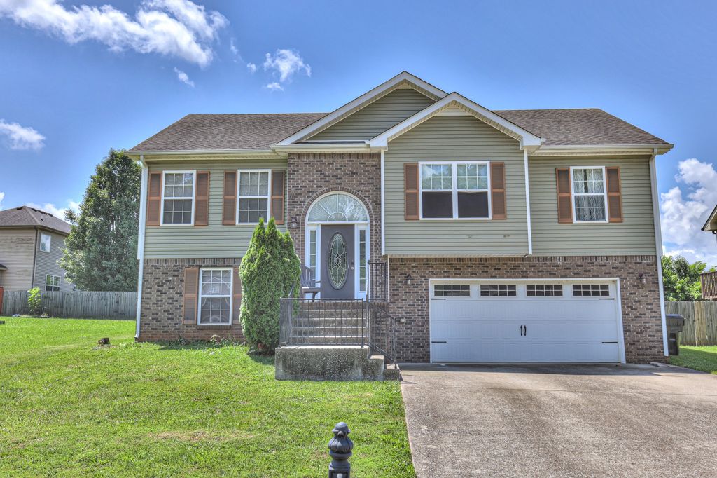 1880 Jackie Lorraine Dr, Clarksville, TN 37042