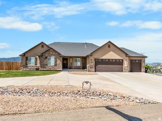 8633 N PEPPERGRASS DR, Eagle Mountain, UT 84005