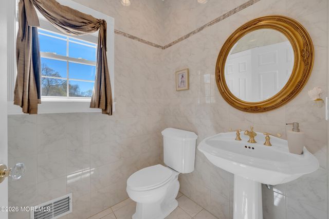 199 Royal Oaks Drive, Waretown, NJ 08758