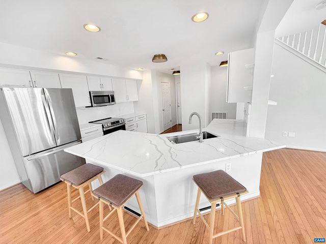 1310 COURTYARD DR, Charlottesville, VA 22903