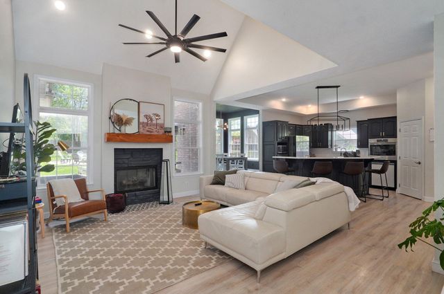 3202 N 10th Street, Ozark, MO 65721