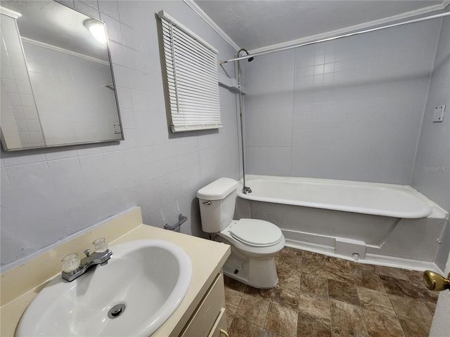 1327 NE 3RD AVENUE, Gainesville, FL 32641