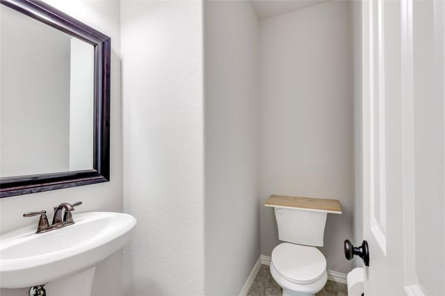 204 Lady Bird LN, Georgetown, TX 78628