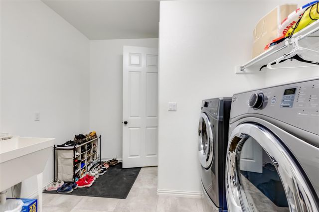 204 Lady Bird LN, Georgetown, TX 78628