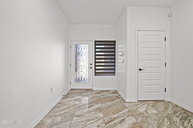 6315 ESCONDIDO Drive J, El Paso, TX 79912