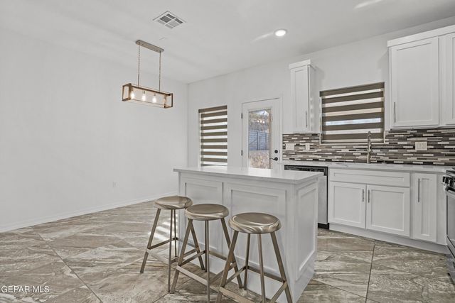 6315 ESCONDIDO Drive J, El Paso, TX 79912