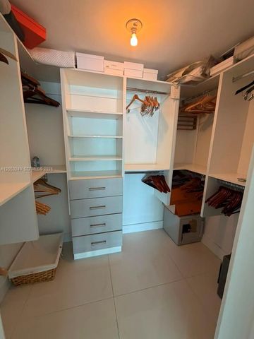 650 NE 32nd St 3405, Miami, FL 33137