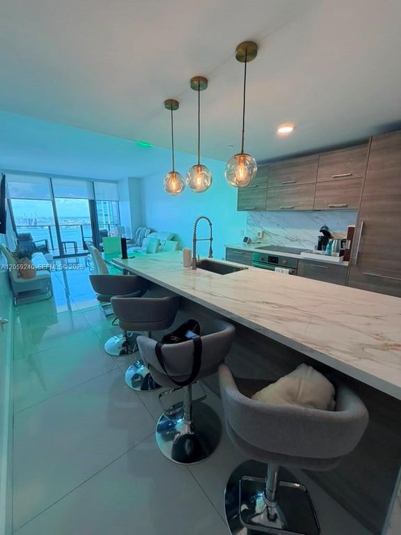 650 NE 32nd St 3405, Miami, FL 33137