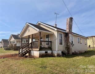 216 N Brady Avenue, Newton, NC 28658