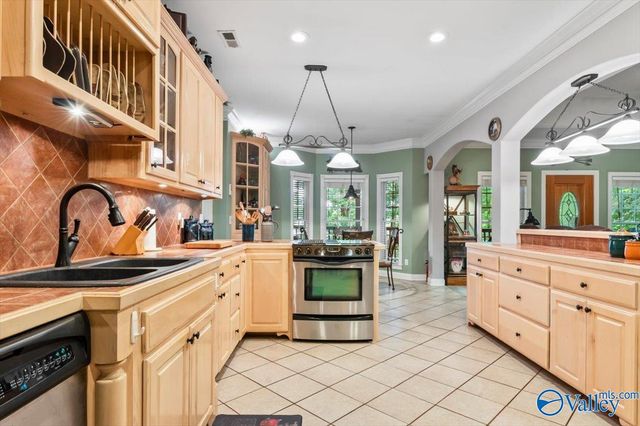 3601 Wyeth Drive, Guntersville, AL 35976